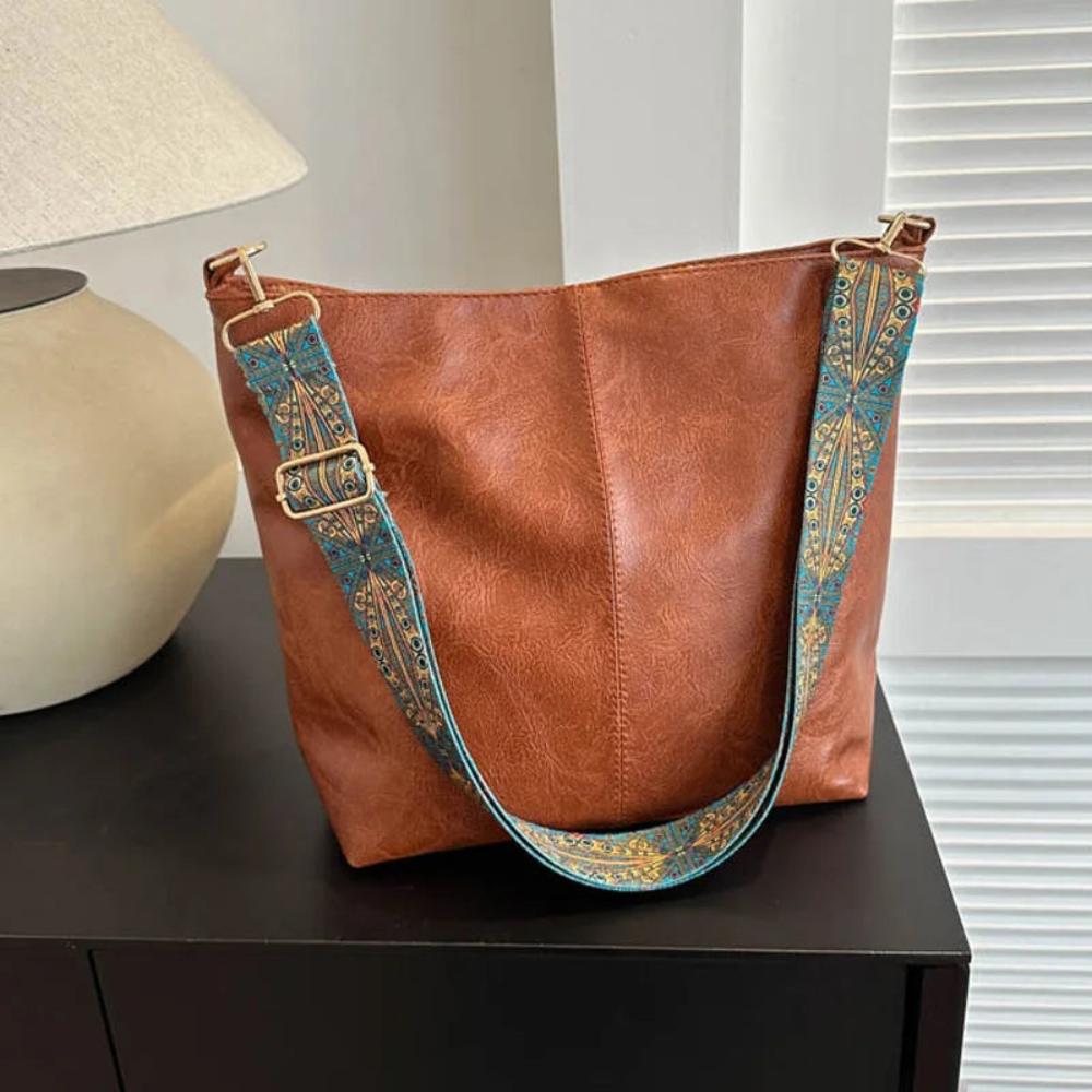Ophelia’s Vintage Charm | Leather Shoulder Bag